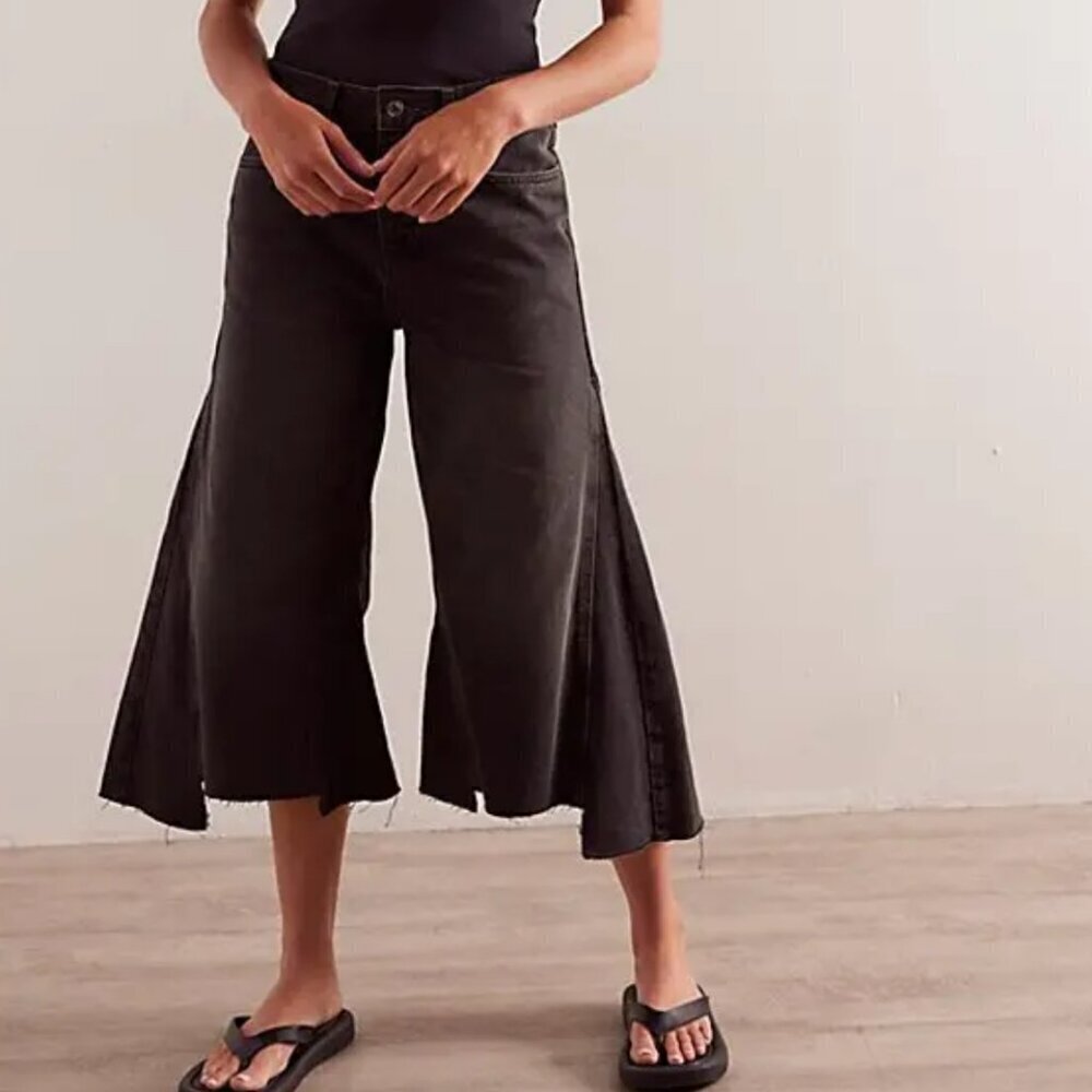 #70 NWT Free People Ripple Wide-Leg Crop Jeans in Fade To Black